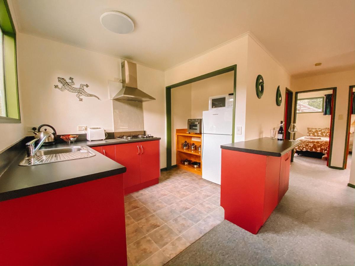 The Whistling Frog Resort Chaslands Eksteriør billede