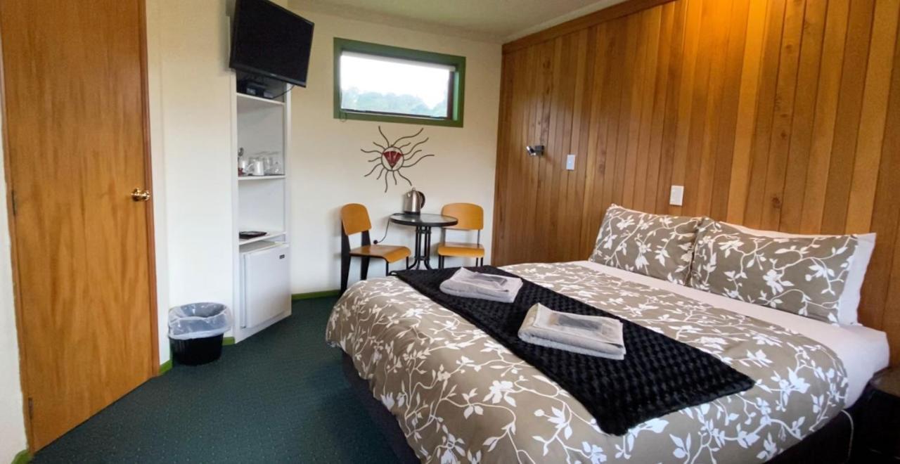 The Whistling Frog Resort Chaslands Eksteriør billede
