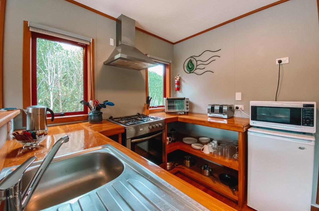 The Whistling Frog Resort Chaslands Eksteriør billede